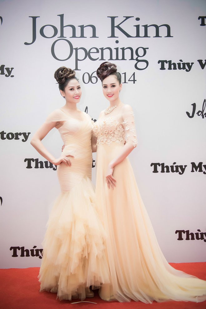 Á hậu Thụy Vân khoe chân thon sexy với váy xuyên thấu - ảnh 11